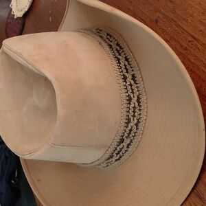 1975 Resistol Stagecoach Size 7 3/8 COWBOY HAT TAN WITH WOVEN ROPE BAND AND PIN